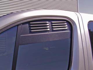 Renault Trafic no 2014, priekšējo logu ventilācijas komplekts ar moskītu sietiem