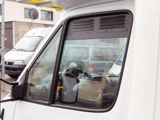 MB Sprinter 2006-2018, VW Crafter no 2006-2016, priekšējo logu ventilācijas komplekts ar moskītu sietiem